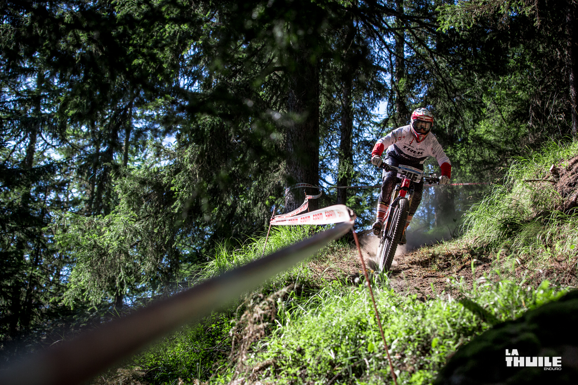 http://www.rockinthemiddle.com/images/blog/wp-uploads/2015/06/LaThuileEnduro2015-GaraDomenicalow-16.jpg